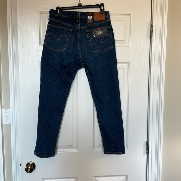 NWT Levi’s high rise straight leg 501s. Size 30 - Picture 2 of 3
